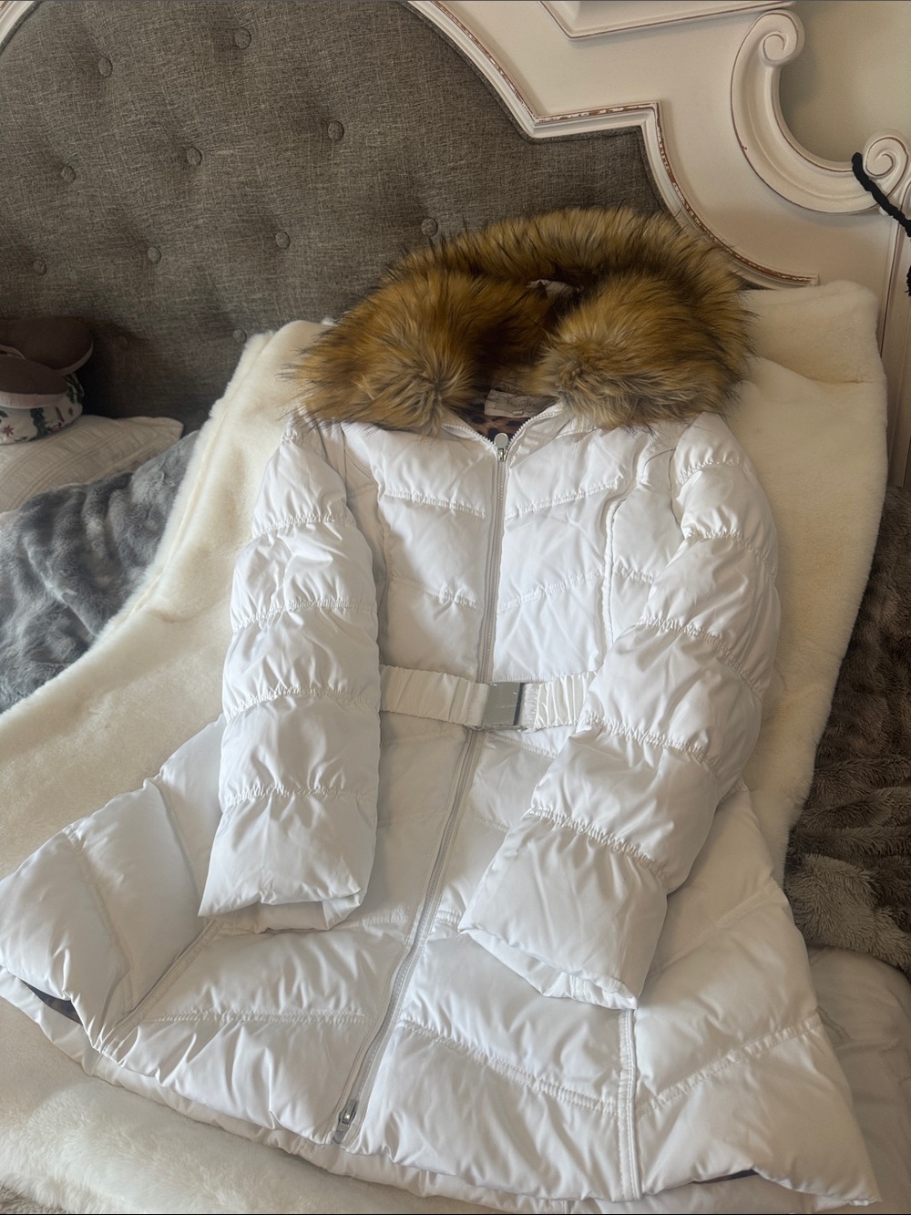Laundry by Shelli Segal White Quilted Puffer Coat with Faux Fur